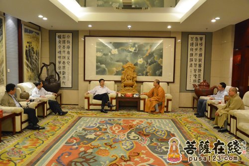 时政-国宗局张乐斌副局长调研玉佛禅寺 觉醒大和尚热情接待