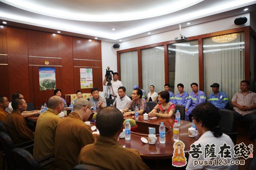 高温慰问-上海玉佛禅寺酷暑慰问普陀区环卫工人