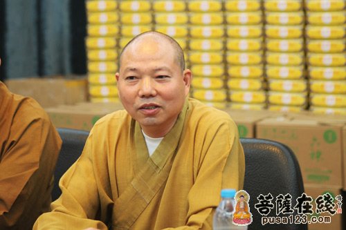 高温慰问-上海玉佛禅寺酷暑慰问普陀区环卫工人
