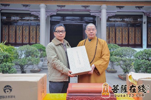 六祖坛经-广东南华禅寺举行《三十二篆体六祖坛经》赠书仪式