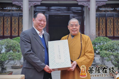六祖坛经-广东南华禅寺举行《三十二篆体六祖坛经》赠书仪式