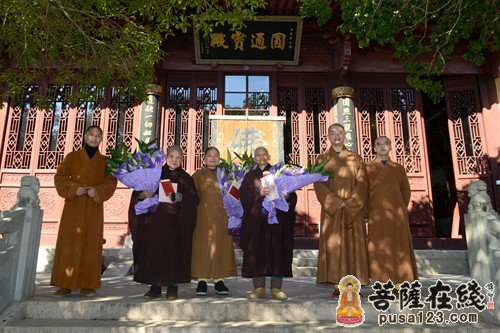 佛教-普陀山佛协领导赴佛教颐养堂慰问老年僧尼生日