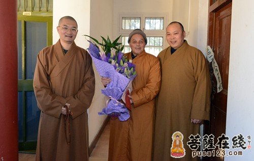 佛教-普陀山佛协领导赴佛教颐养堂慰问老年僧尼生日