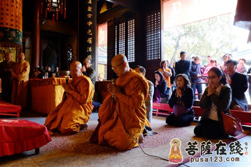 泰国法界佛教参访团一行参访上海龙华古寺