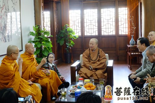 泰国法界佛教参访团一行参访上海龙华古寺