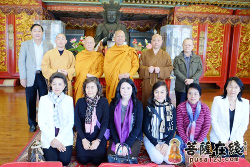 泰国法界佛教参访团一行参访上海龙华古寺