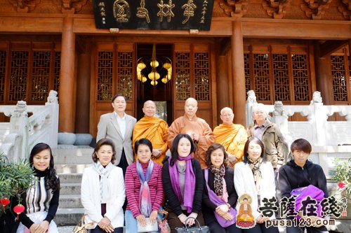 泰国法界佛教参访团一行参访上海龙华古寺