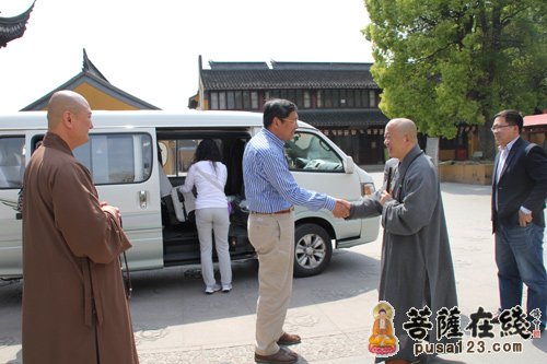 沈阳民族宗教委员会张昕光主任一行参访上海龙华古寺
