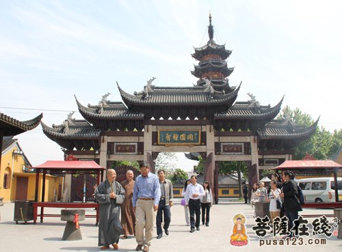 沈阳民族宗教委员会张昕光主任一行参访上海龙华古寺