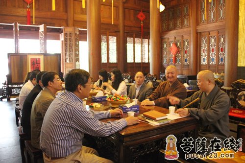 沈阳民族宗教委员会张昕光主任一行参访上海龙华古寺