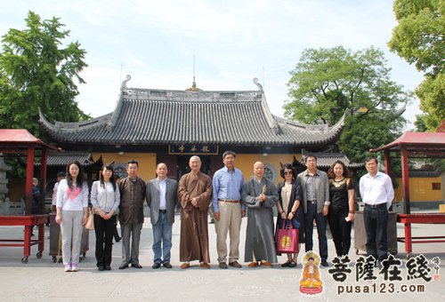 沈阳民族宗教委员会张昕光主任一行参访上海龙华古寺