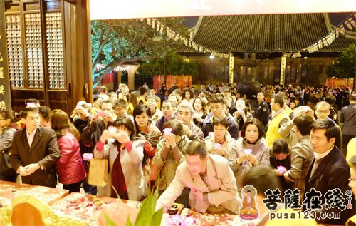 文化-上海龙华古寺举行佛历2558佛诞晚会