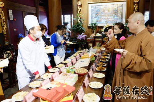 上海-上海龙华古寺举行净素月饼品尝会