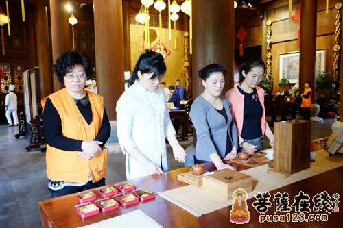 上海-上海龙华古寺举行净素月饼品尝会