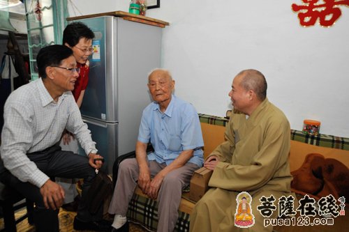 慈善-上海玉佛禅寺第六届慈善公益周举行端午节送爱心活动
