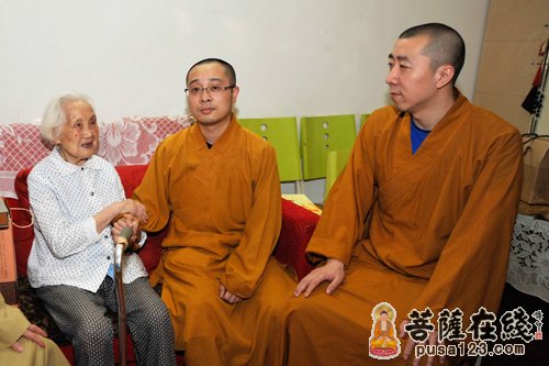 慈善-上海玉佛禅寺第六届慈善公益周举行端午节送爱心活动