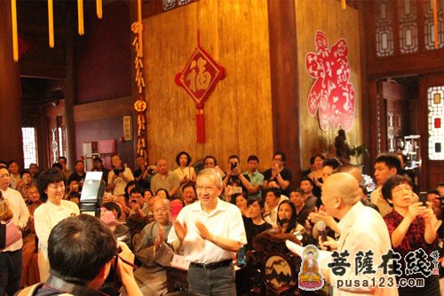 陈佩秋-画家陈佩秋先生在上海龙华古寺举行收徒仪式