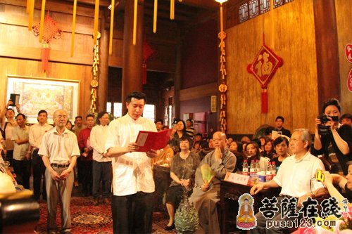 陈佩秋-画家陈佩秋先生在上海龙华古寺举行收徒仪式