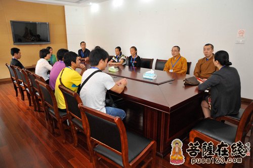 上海玉佛禅寺法师前往教育学院慰问贵州、云南老师