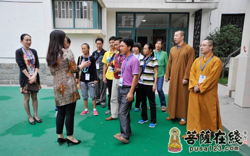 上海玉佛禅寺法师前往教育学院慰问贵州、云南老师