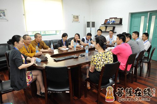 上海玉佛禅寺法师前往教育学院慰问贵州、云南老师