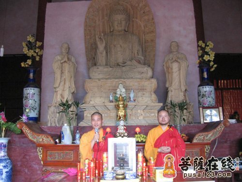 明果法师和常愿法师主法