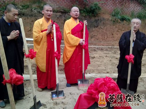 法师在念诵咒语