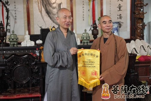 佛教-香港大学佛学研究中心总监衍空法师一行参访天童禅寺