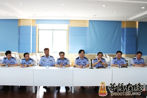 上海玉佛禅寺酷暑慰问普陀区交警支队