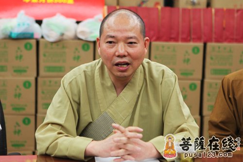 上海玉佛禅寺酷暑慰问普陀区环卫工人