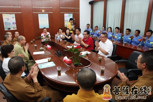 上海玉佛禅寺酷暑慰问普陀区环卫工人