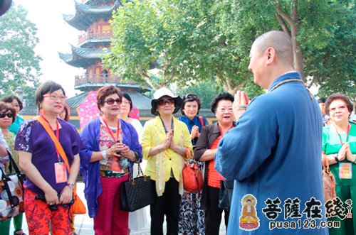 台海时事-中华海峡两岸妇女经贸文化交流协会参访上海龙华古寺