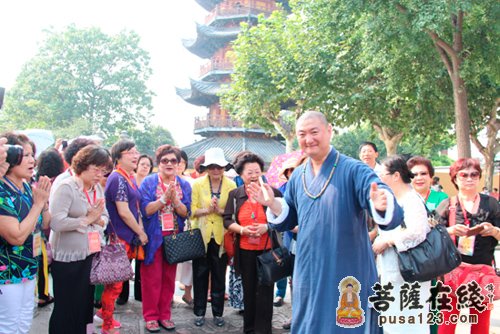 台海时事-中华海峡两岸妇女经贸文化交流协会参访上海龙华古寺