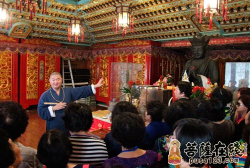 台海时事-中华海峡两岸妇女经贸文化交流协会参访上海龙华古寺