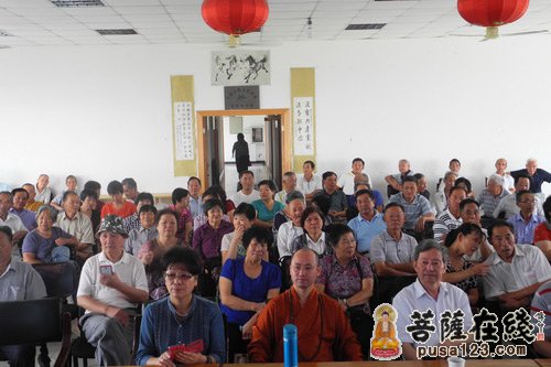 上海西林禅寺崇恩艺术团小昆山镇进行中秋慰问演出