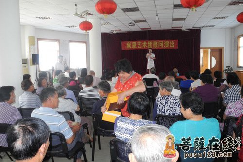 上海西林禅寺崇恩艺术团小昆山镇进行中秋慰问演出