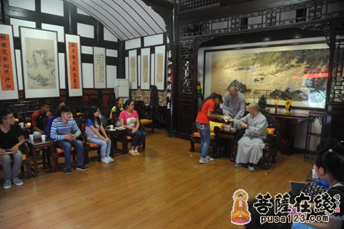 文殊院-成都文殊院2014年“佛心一家亲”公益助学活动顺利开启