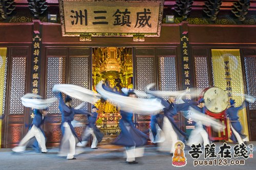 灵隐寺-明月映灵峰：杭州灵隐寺举行甲午年中秋普茶会