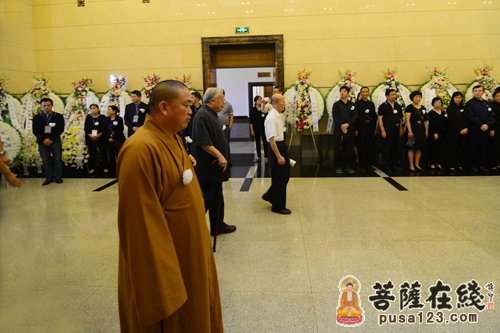 汤一介-汤一介遗体告别式举行 永信大和尚前往送别