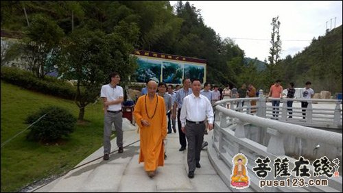 安福寺-浙江省委政法委副书记朱贤良一行莅临安福寺指导工作