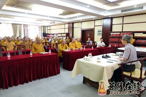 普陀山-普陀山佛协在宝陀讲寺举办书画培训讲座