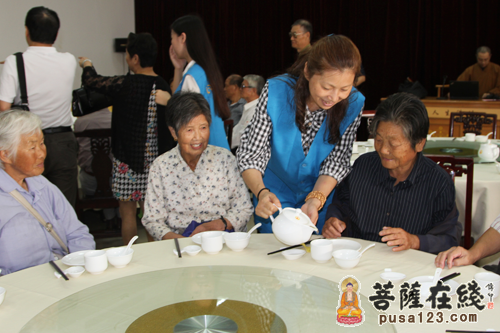 重阳节-上海玉佛禅寺举行重阳节“敬老爱老 情系夕阳”活动