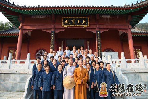 出家-幸福是善用智慧解决人生问题——记黄梅四祖寺2014年十一短期出家禅修班