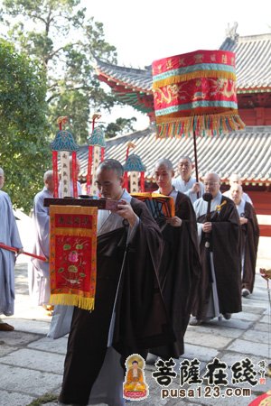 出家-幸福是善用智慧解决人生问题——记黄梅四祖寺2014年十一短期出家禅修班