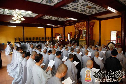 出家-幸福是善用智慧解决人生问题——记黄梅四祖寺2014年十一短期出家禅修班