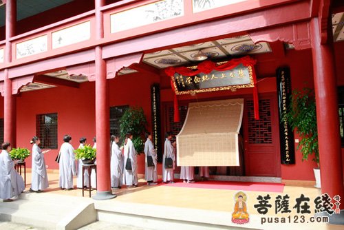 出家-幸福是善用智慧解决人生问题——记黄梅四祖寺2014年十一短期出家禅修班