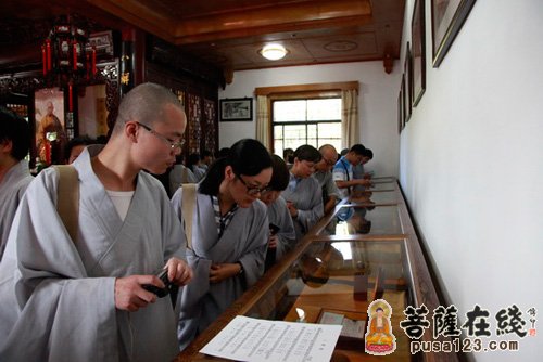 出家-幸福是善用智慧解决人生问题——记黄梅四祖寺2014年十一短期出家禅修班
