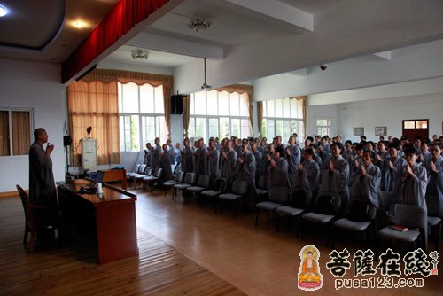 出家-幸福是善用智慧解决人生问题——记黄梅四祖寺2014年十一短期出家禅修班