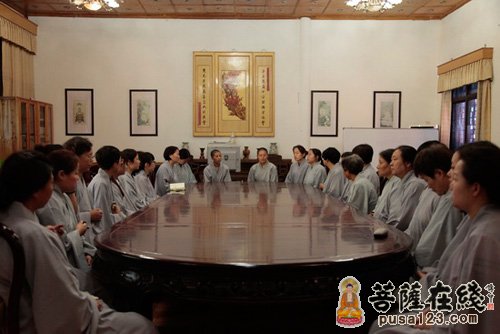 出家-幸福是善用智慧解决人生问题——记黄梅四祖寺2014年十一短期出家禅修班
