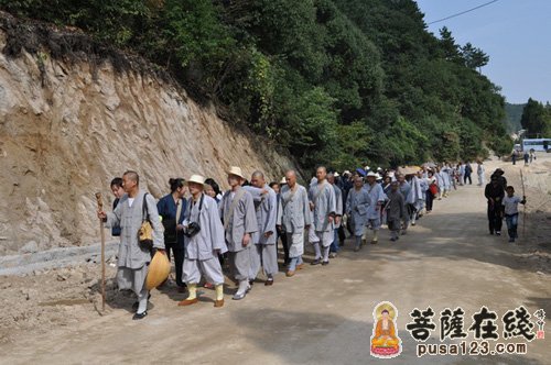 出家-幸福是善用智慧解决人生问题——记黄梅四祖寺2014年十一短期出家禅修班